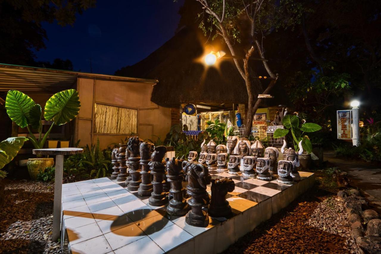 Victoria Falls Backpackers Lodge Bagian luar foto