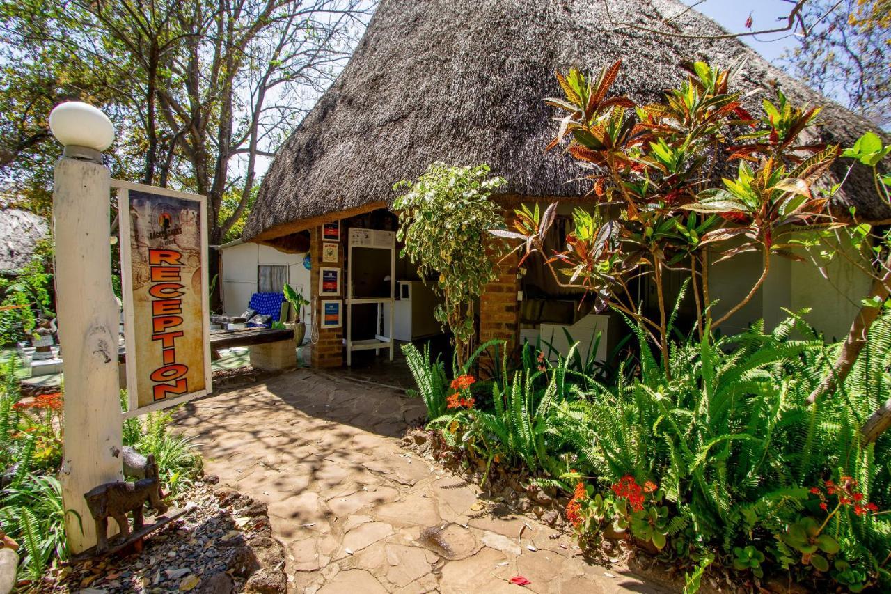 Victoria Falls Backpackers Lodge Bagian luar foto