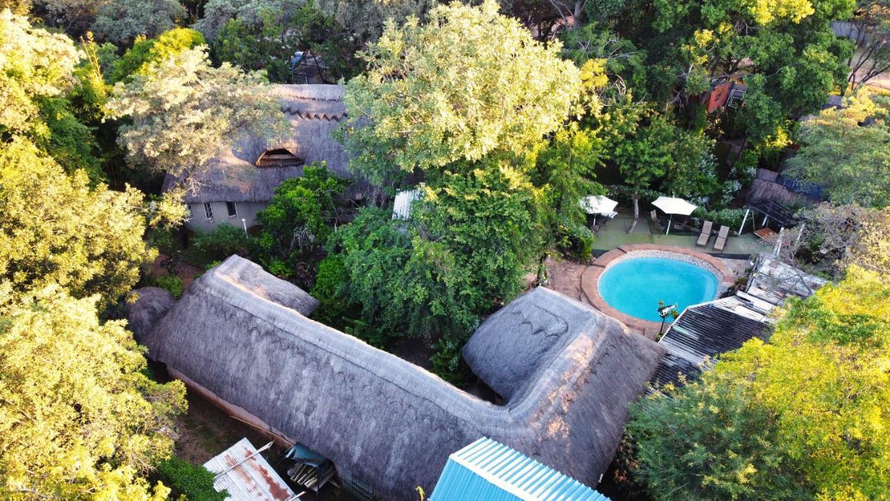 Victoria Falls Backpackers Lodge Bagian luar foto