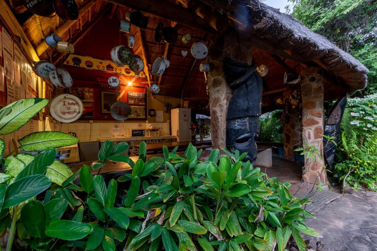 Victoria Falls Backpackers Lodge Bagian luar foto