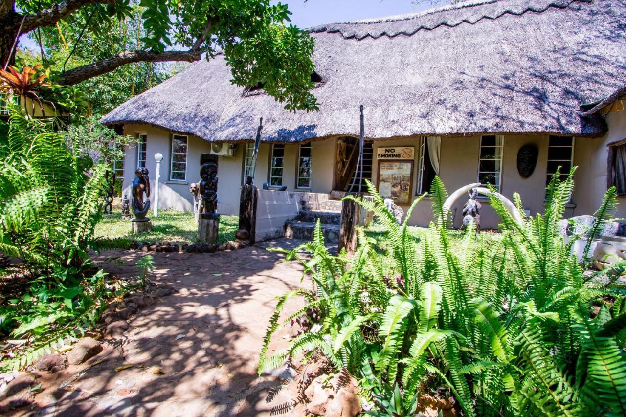 Victoria Falls Backpackers Lodge Bagian luar foto