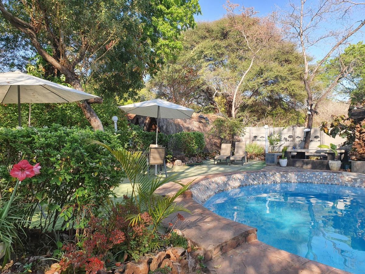 Victoria Falls Backpackers Lodge Bagian luar foto