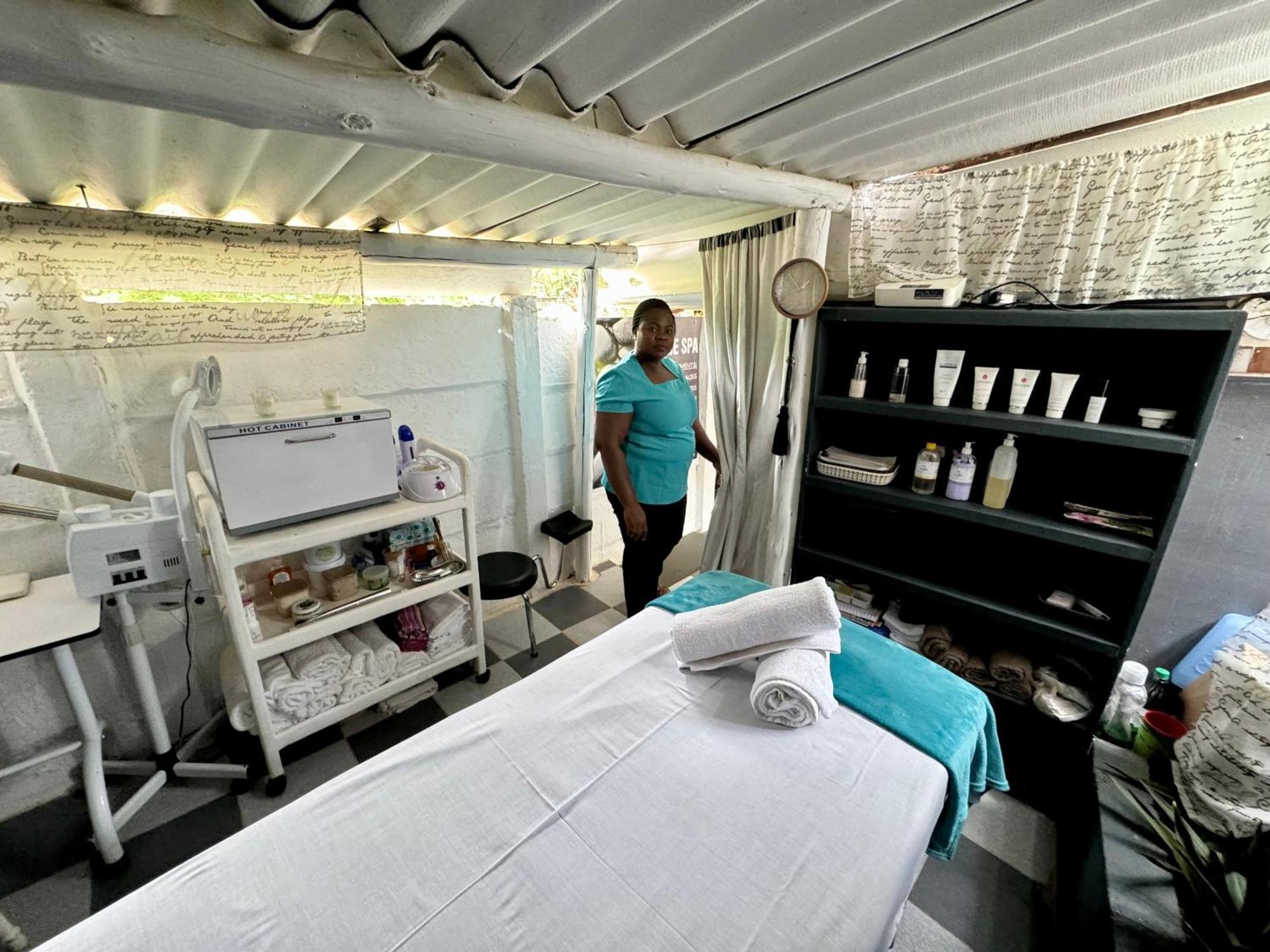 Victoria Falls Backpackers Lodge Bagian luar foto