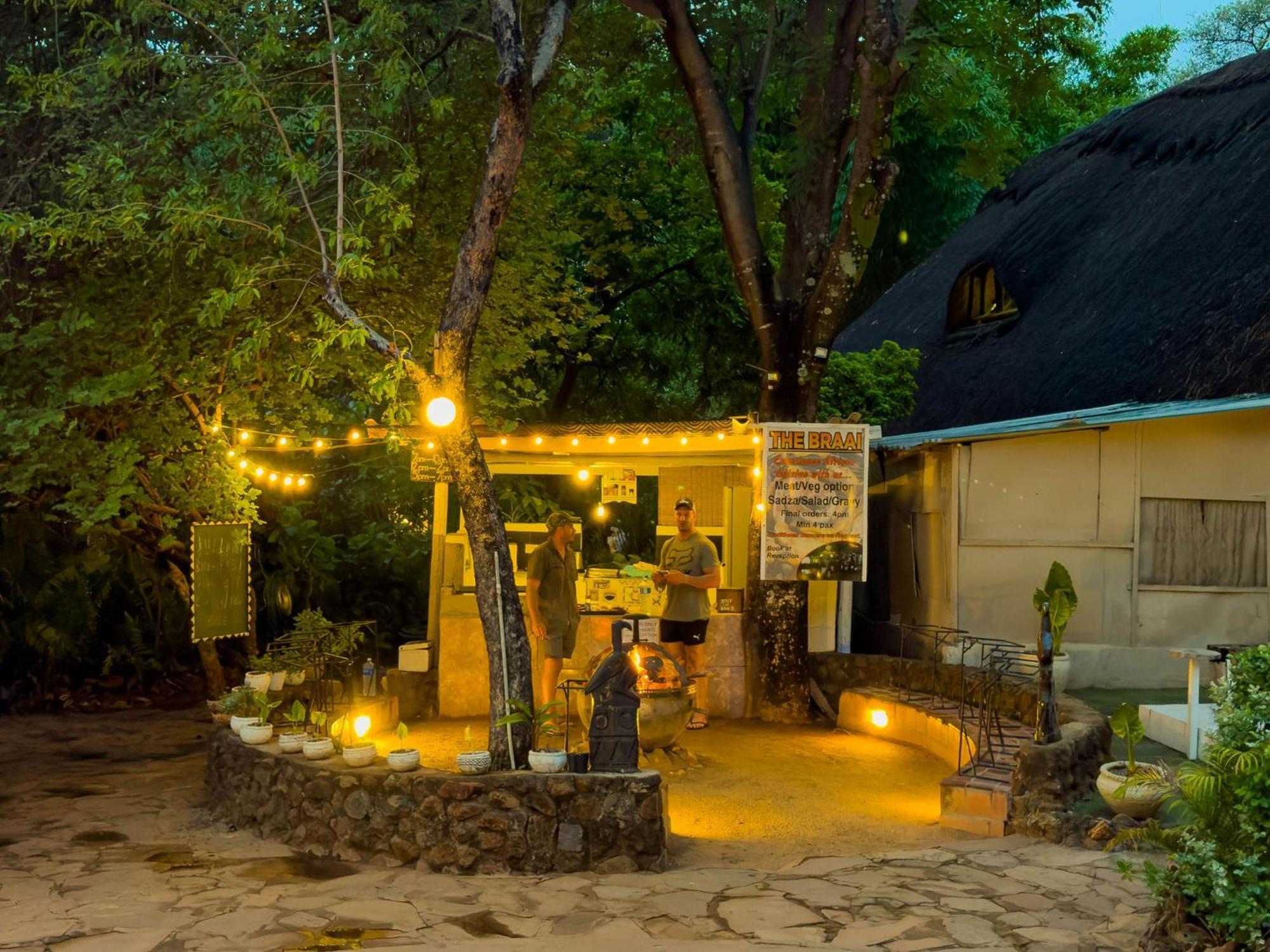 Victoria Falls Backpackers Lodge Bagian luar foto