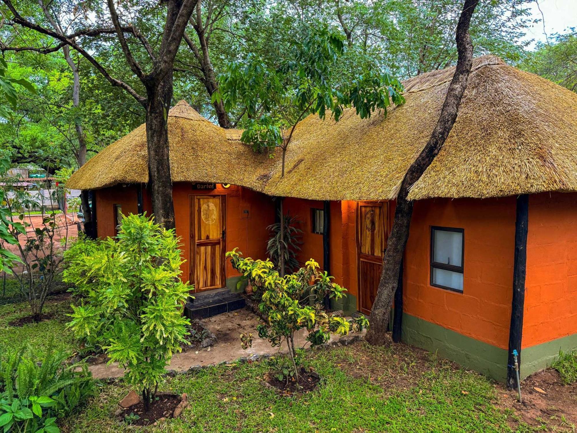 Victoria Falls Backpackers Lodge Bagian luar foto